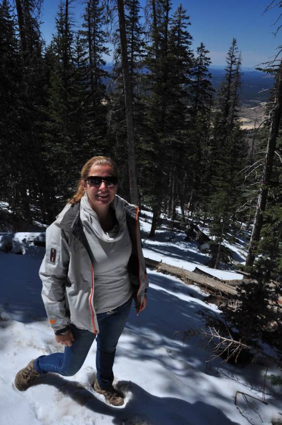 Muita neve na trilha que sobe o Humphrey Peak, em Flagstaff, no Arizona, Estados Unidos